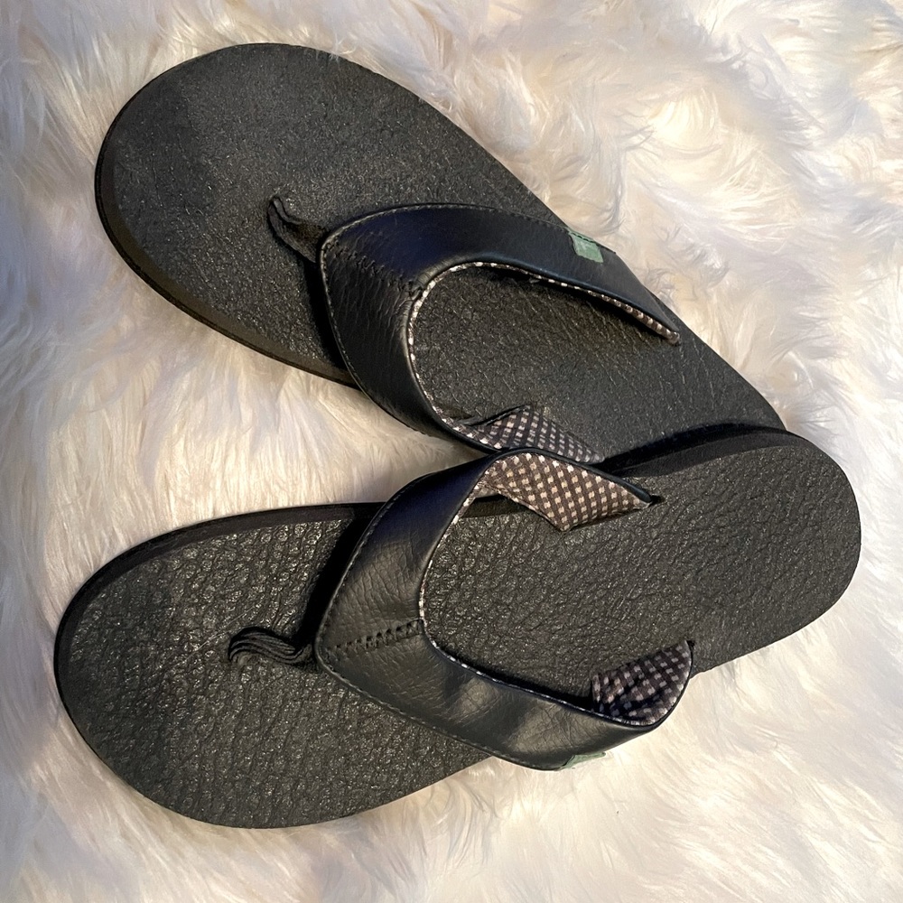 Sanuk Women’s black sandals. Used but still a lot of life left. Size 8.